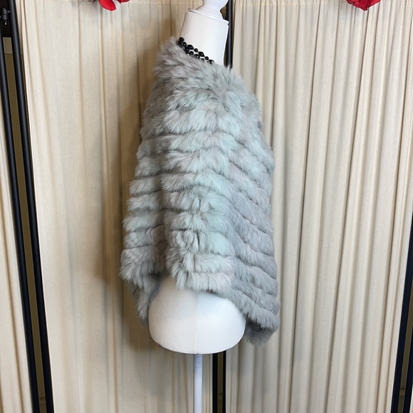 OSFM- FUR GRAY & BLUE FUZZY KINTED PONCHO OR SHRUG - Picture 6 of 11